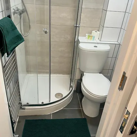 Проживание в семье The Grove En-suite Бристоль